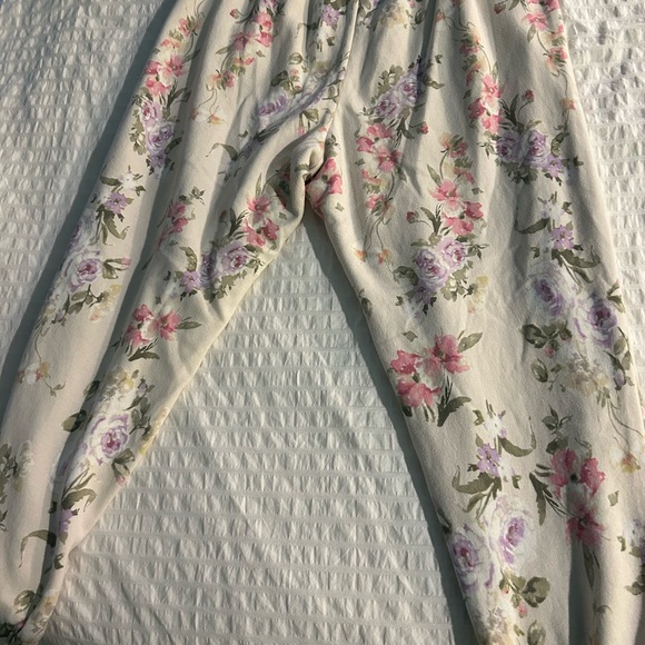 GAP X Love Shack Fancy 2 piece - Picture 3 of 10